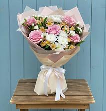 Букет цветов из:  Гвоздики, Орхидеи и Розы #REPLACE_PRED# Уркарахе