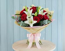 Букет цветов из:  Лилии и Розы в Уркарахе