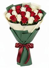 Букет Микс из красных и белых роз в Уркарахе