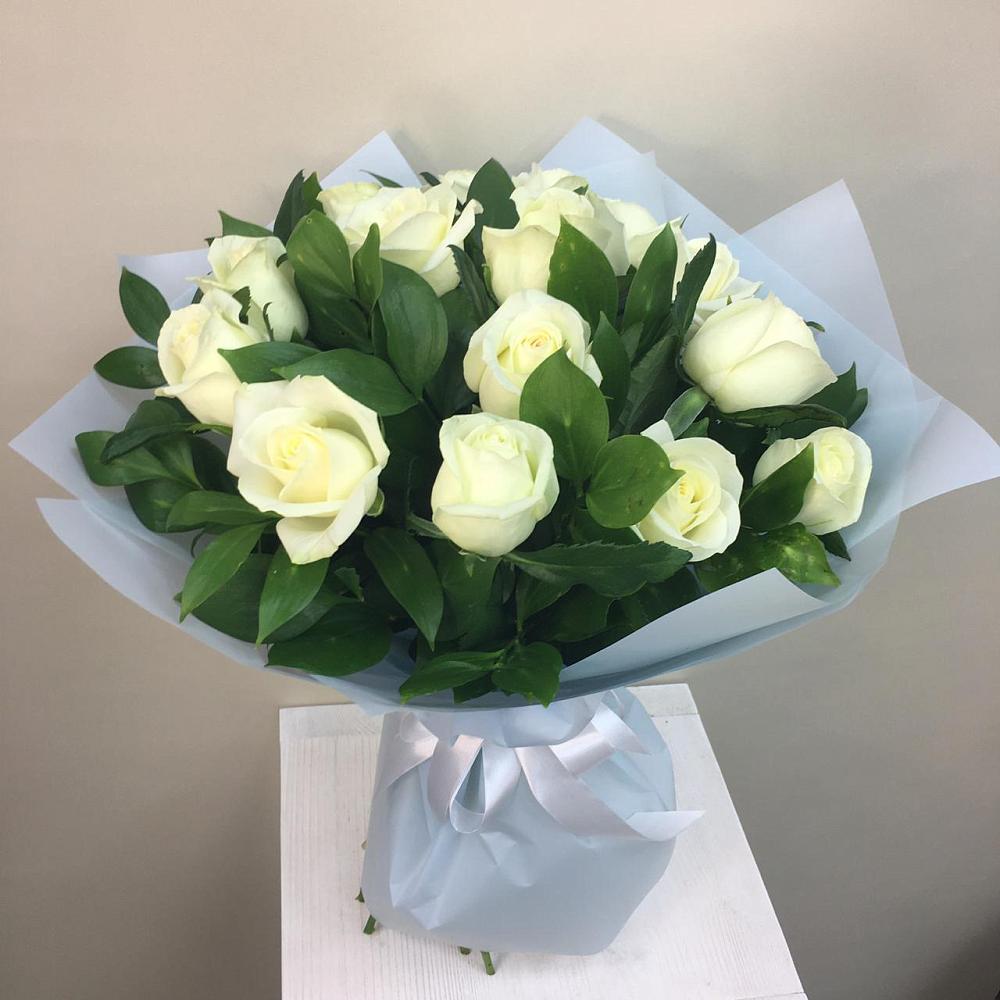 Букет 15 Белых роз Проуд в Уркарахе
