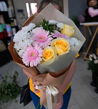 Букет цветов из:  Герберы, Розы и Хризантемы в Уркарахе