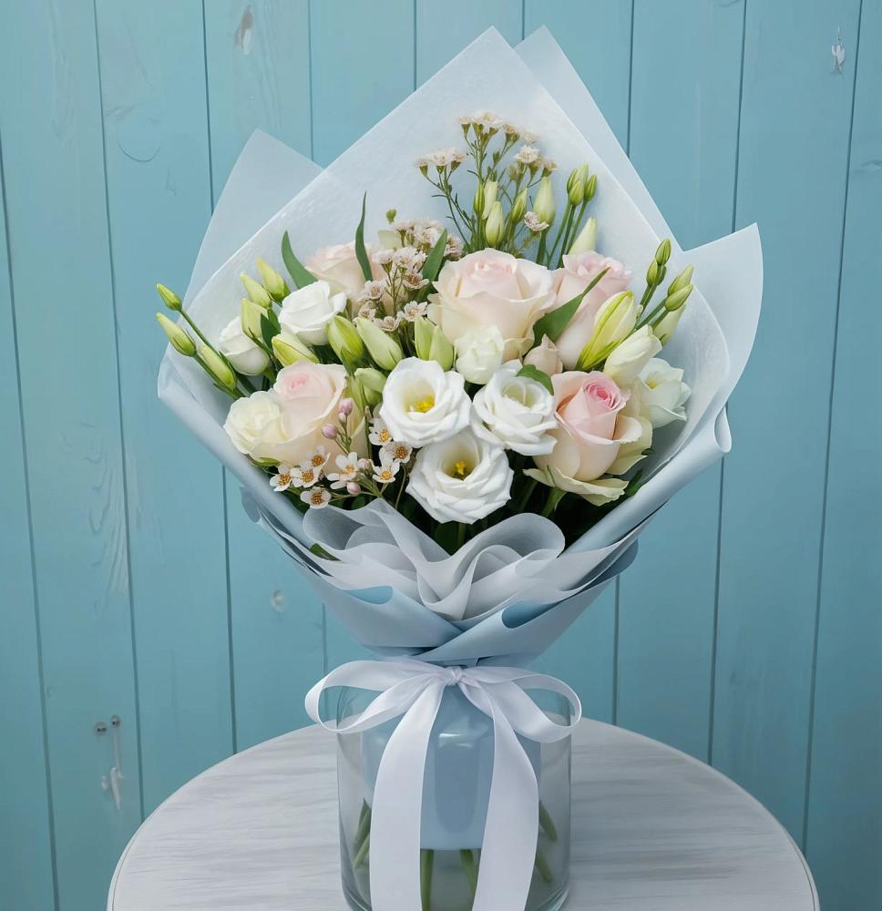 Букет цветов из: Розы и Лизиантусы в Уркарахе