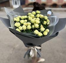 Букет Белые кустовые розы Солинеро в Уркарахе