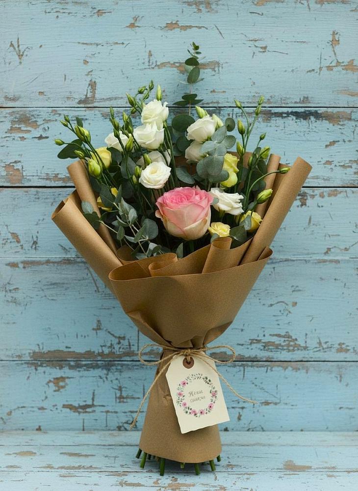 Букет цветов из: Розы и Лизиантусы в Уркарахе