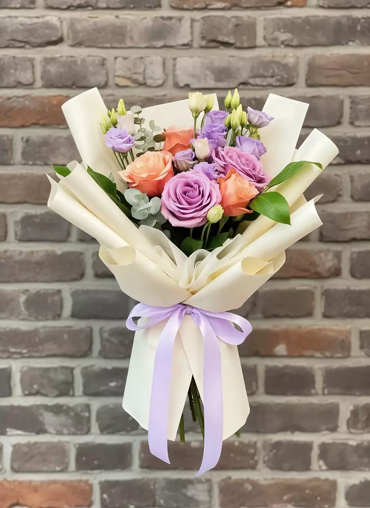 Букет цветов из: Лизиантусы и Розы в Уркарахе