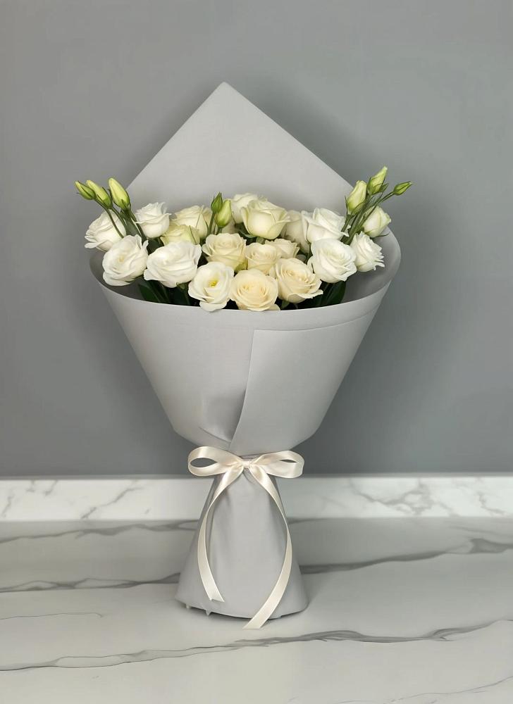 Букет цветов из: Розы и Лизиантусы в Уркарахе