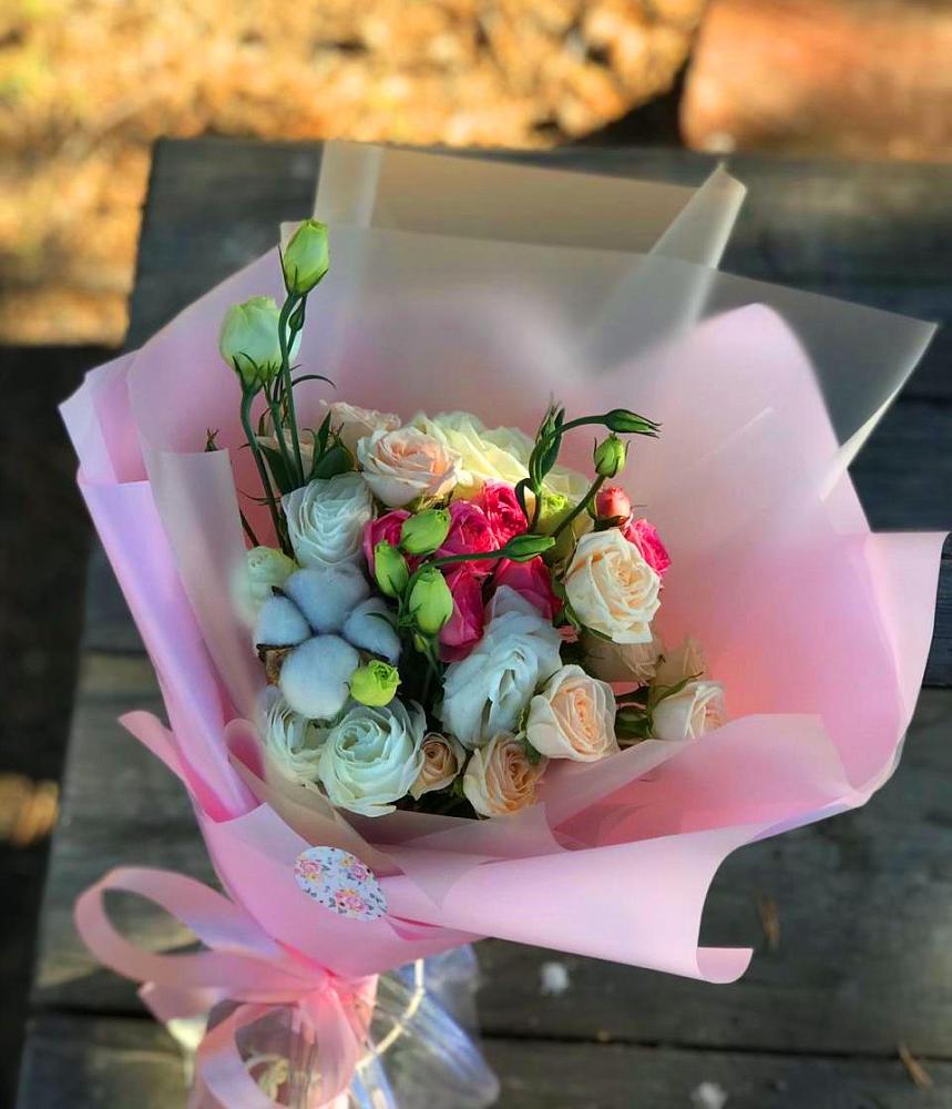 Букет цветов из: Розы и Лизиантусы в Уркарахе