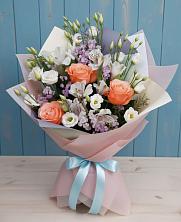 Букет цветов из:  Лизиантусы, Розы, Альстромерии и Гипсофила в Уркарахе