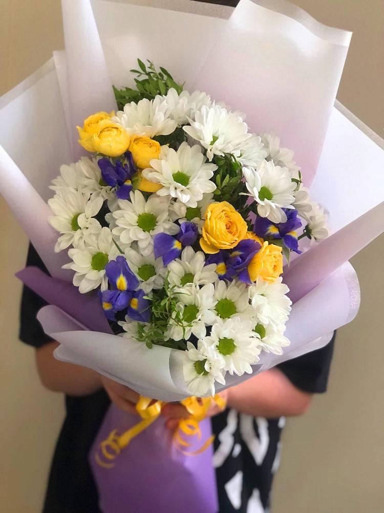 Букет цветов из: Ирисы, Хризантемы и Розы в Уркарахе