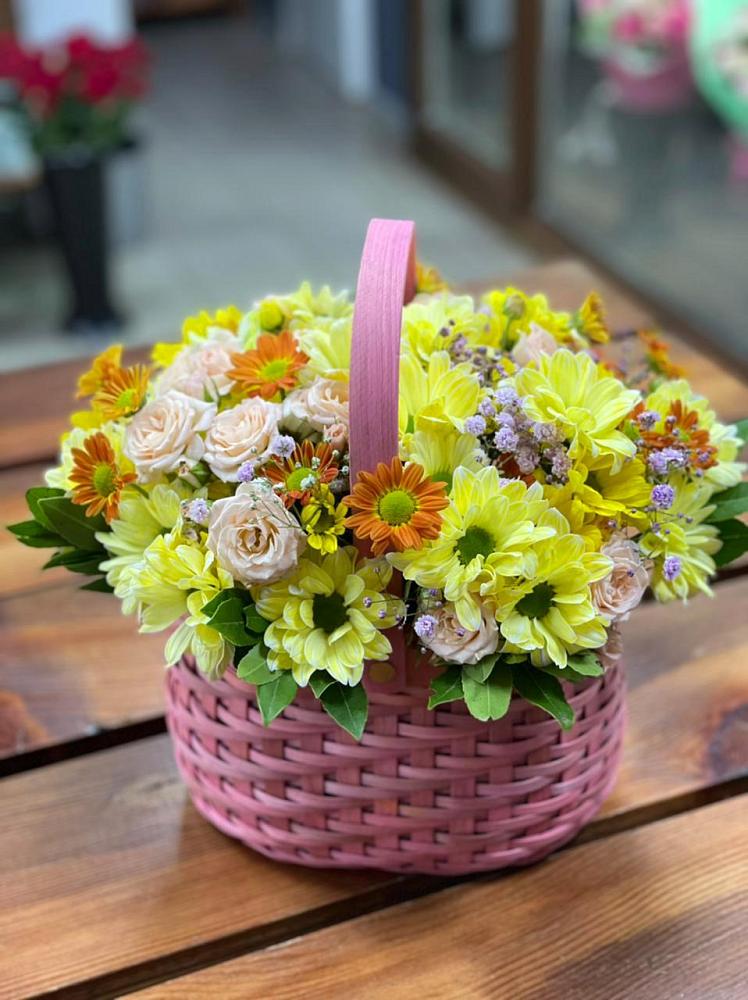 Цветочная композиция из Хризантемы и Розы в корзине в Уркарахе