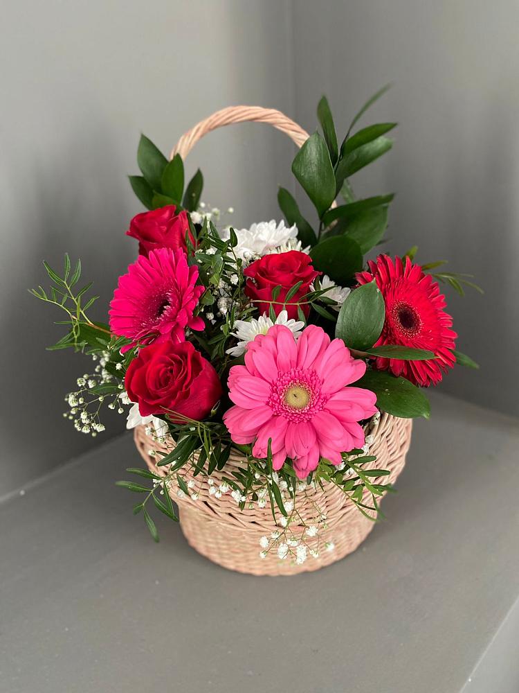 Цветочная композиция из Розы, Хризантемы и Герберы в корзине в Уркарахе