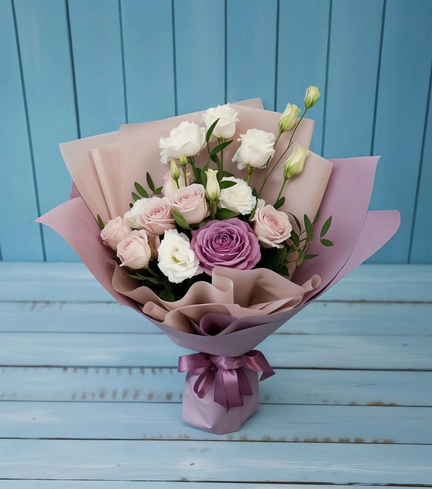 Букет цветов из: Розы и Лизиантусы в Уркарахе